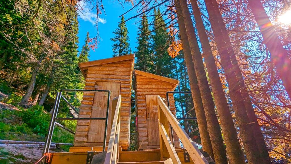 outhouse-bathrooms-at-lake-agnes