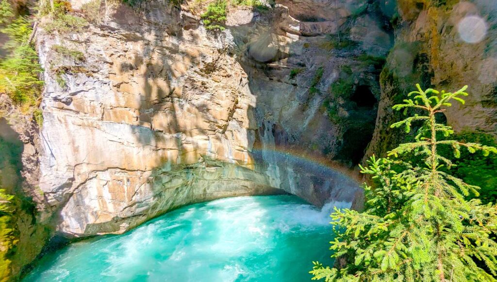 rainbow-shimmering-in-lower-falls-johnston-canyon