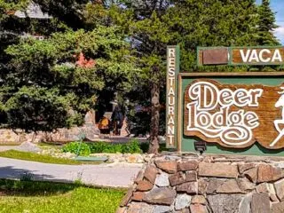 stay-at-deer-lodge-hotel-lake-louise-featured-image