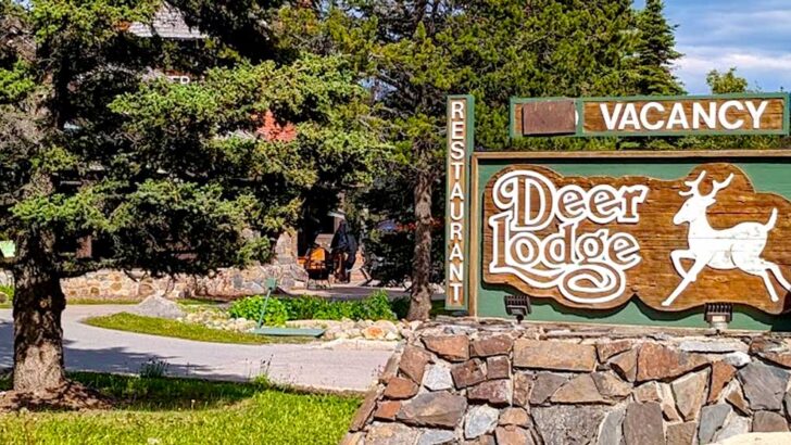 stay-at-deer-lodge-hotel-lake-louise-featured-image