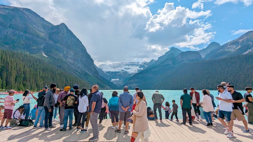 the-crowds-at-lake-louise-canada