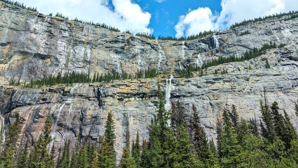 the-weeping-wall-stops-on-the-drive-banff