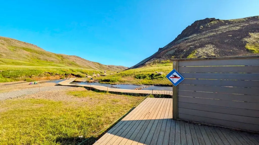 changing-facilities-at-reykjadalur-iceland