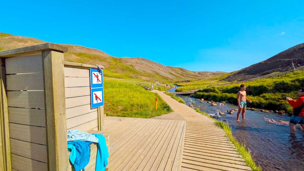 changing-stations-at-reykjadalur-hike-