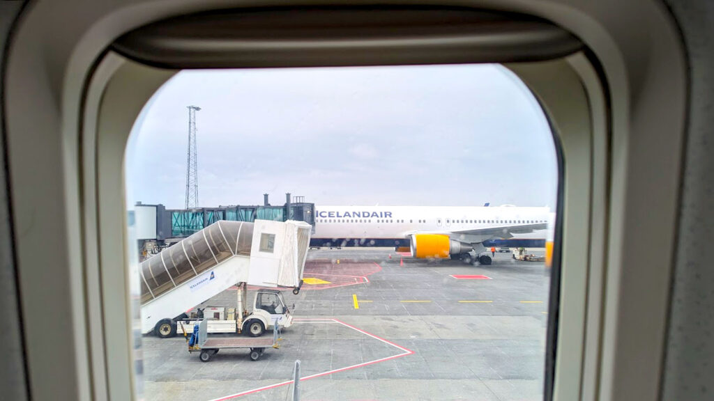 keflavik-airport-icelandair-plane-iceland