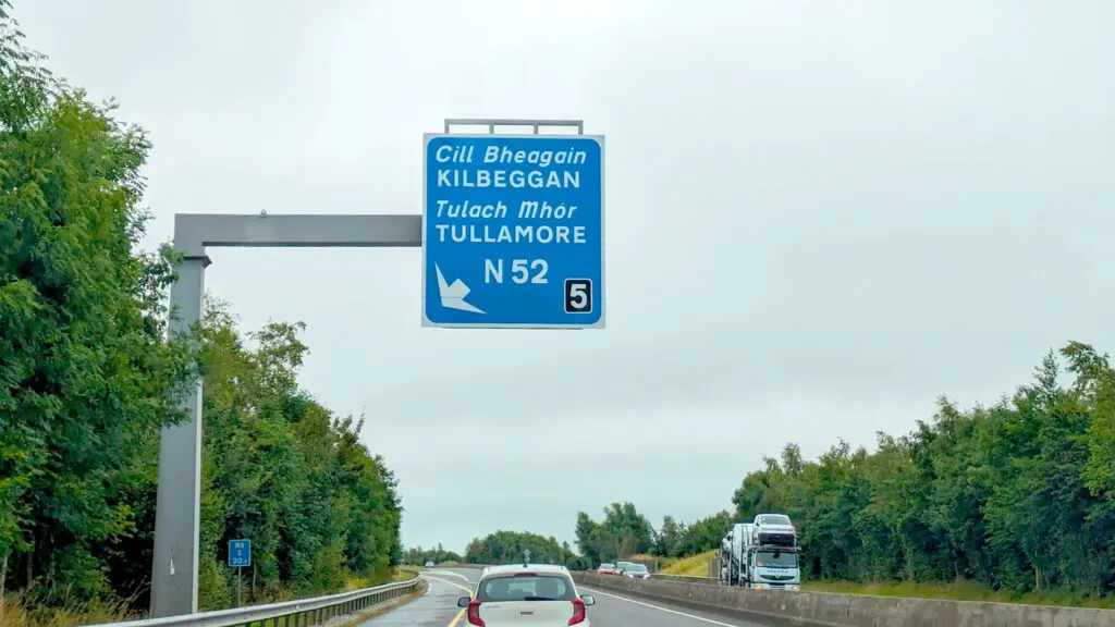 road-signs-driving-in-Ireland-n-roads