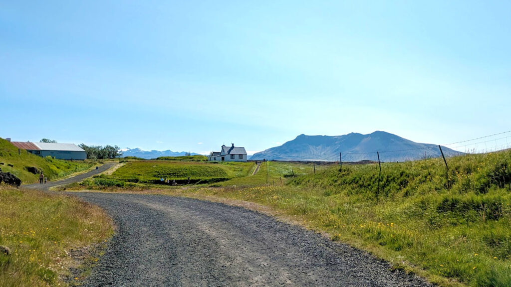 unpaved-Iceland-roads-driving