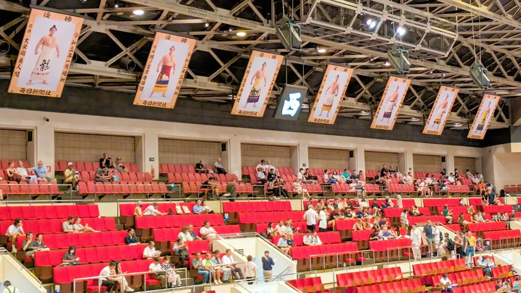 arena-seats-tokyo-sumo-tournament