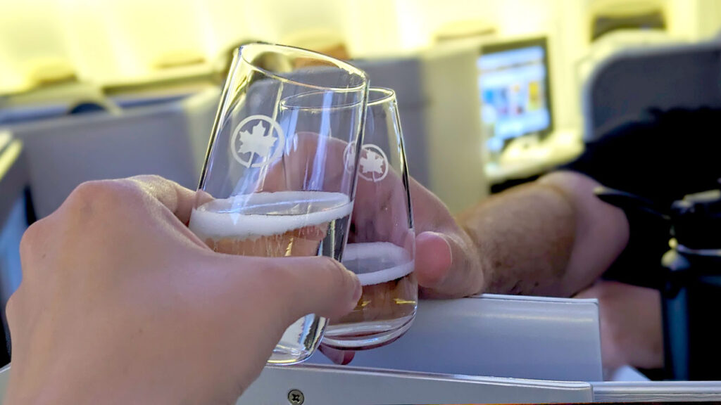 cheers-in-air-canada-signature-class-seats-middle