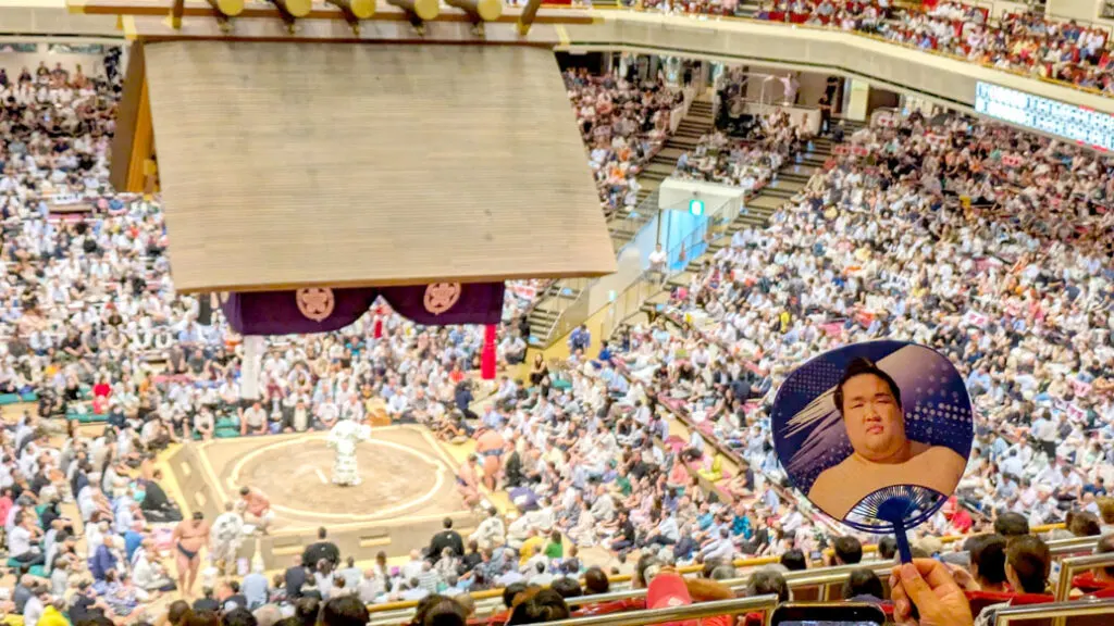 handheld-fan-in-tokyo-sumo-tournament-japan