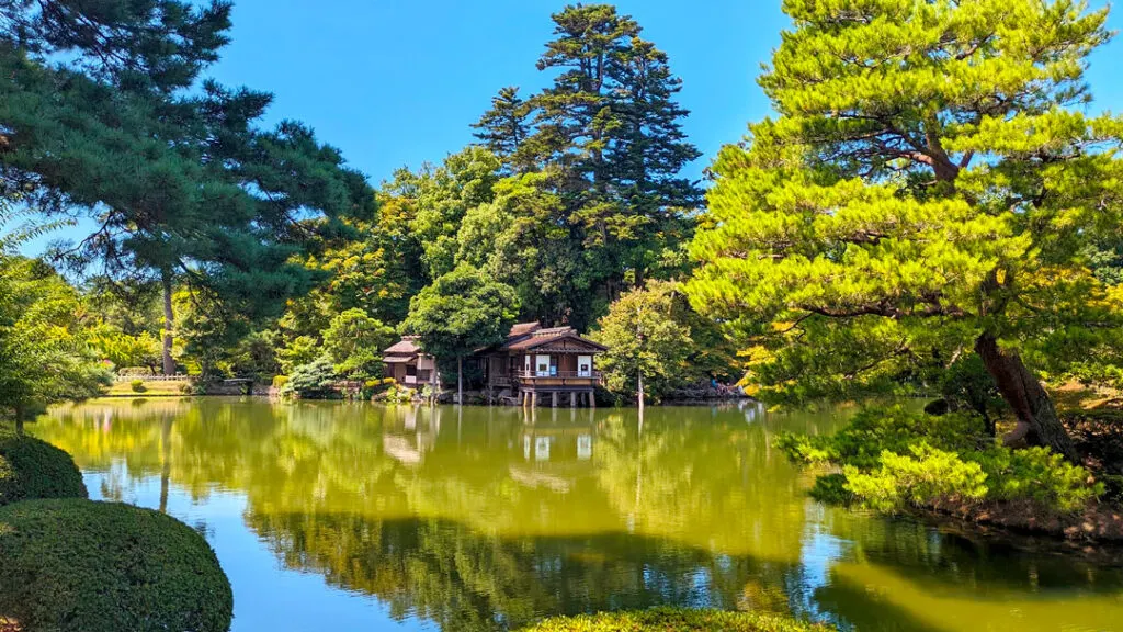 kenrokuen-gardens-kanazawa-japan
