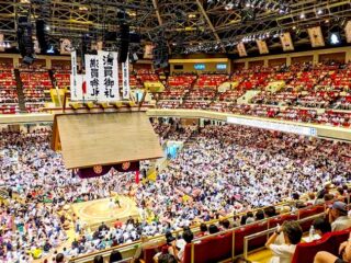 sumo-in-tokyo-tournament-in-japan-featured