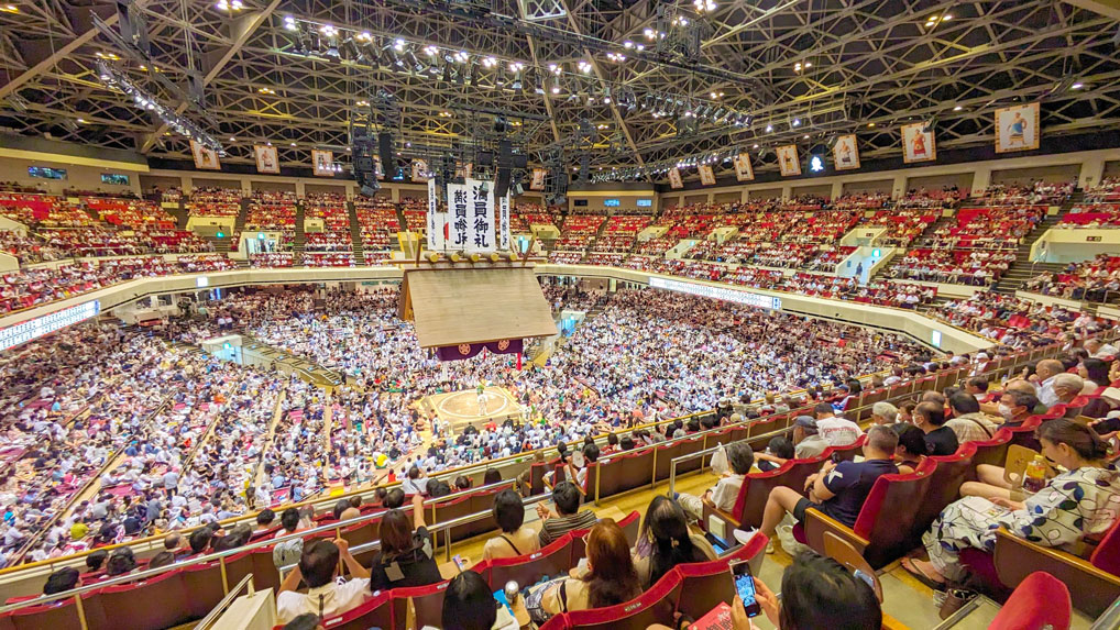 sumo-tournament-in-tokyo-arena