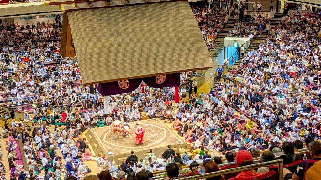 sumo-wrestling-match-in-tokyo