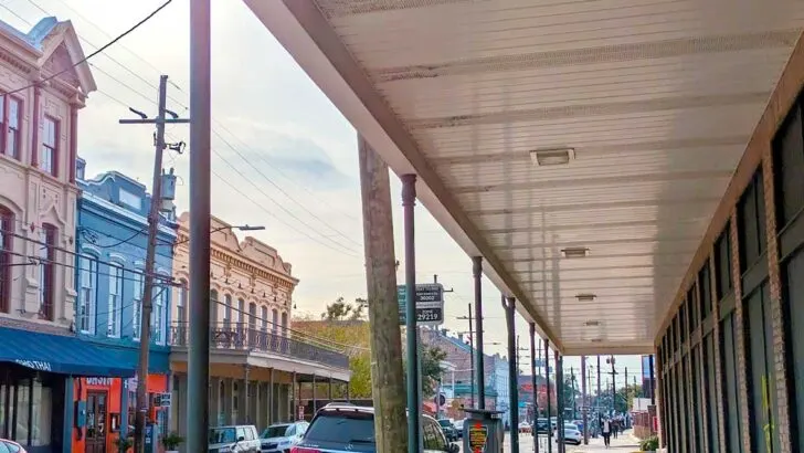 garden-district-new-orleans-magazine-street-featured