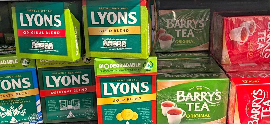 irish-breakfast-tea-brands-barrys-and-lyons-at-the-grocery-store-Ireland